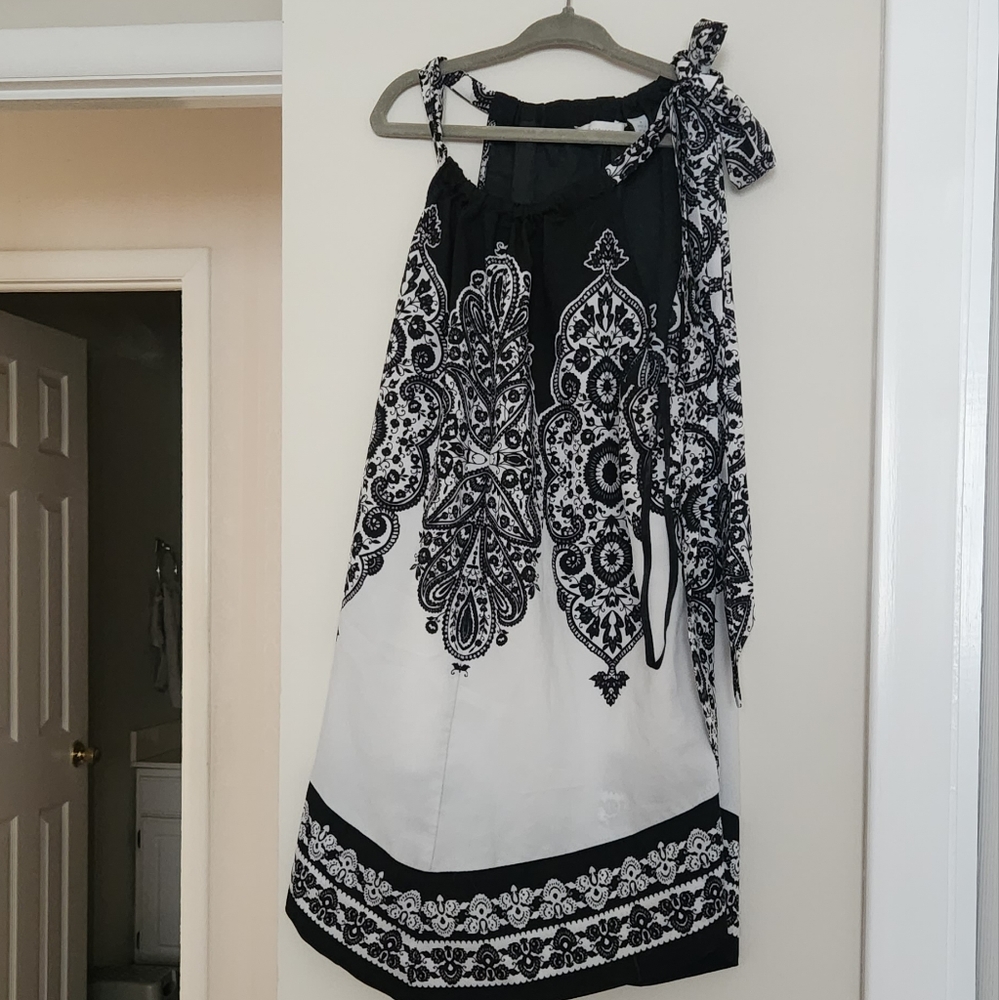 New York & Co Halter Tie Top Blouse Size M